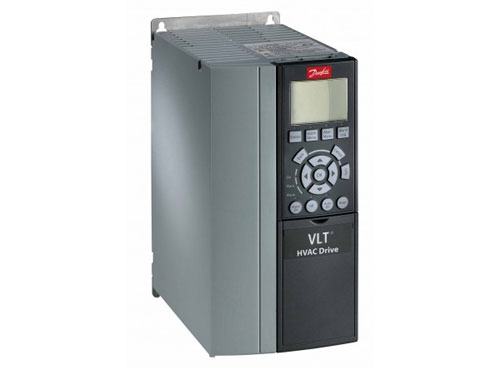 Spoločnosť Danfoss Drives predstavuje chladiaci menič VLT® FC 103 (134F7591): Prelomový prvok v oblasti kompaktných a energeticky úsporných chladiacich systémov.